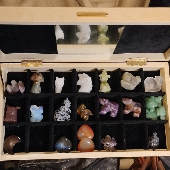 Small carving your choice - Picture 3 of 3